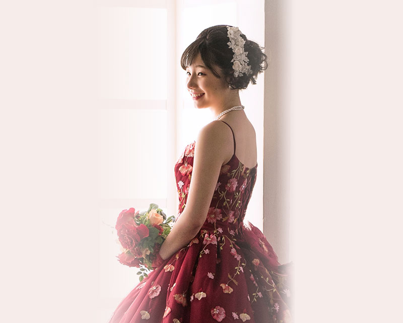 ドレスを着た女性の写真